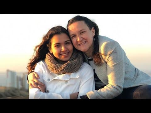 Portada del video en YouTube «Conoce la emocionante historia de rehabilitación de Macarena (Clinica los coihues)»